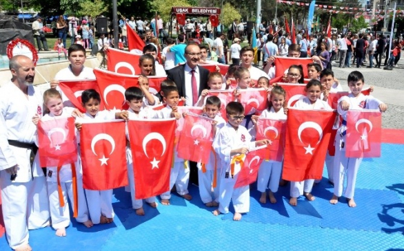 Uşak'ta 19 Mayıs Atatürk'ü Anma Gençlik ve Spor Bayramı Coşkuyla Kutlandı