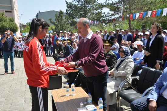 Muş Merkez'de 19 Mayıs Atatürk'ü Anma Gençlik ve Spor Bayramı Coşkusu