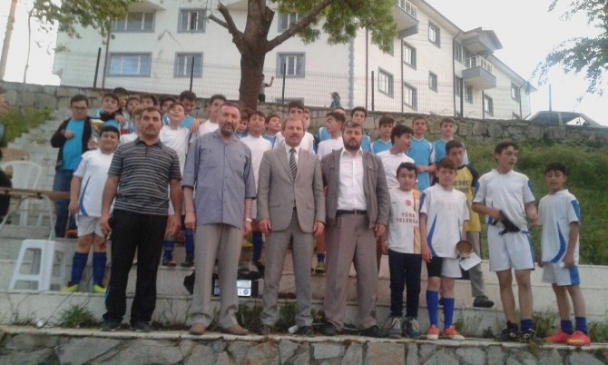 Kütahya'da Okullar Arası Futbol Turnuvasında Şampiyon Şule Mete Tetik İmam Hatip Ortaokulu Oldu