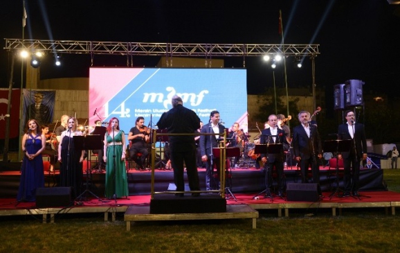 Mersin Tarsus'ta Kubat ve Folklorama Ekibi Konser Maratonunu Tamamladı