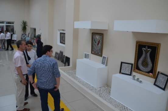 Fatsa'da Gençlik Haftası Kapsamında Gençlerin Alüminyum Tabloları Sergilendi