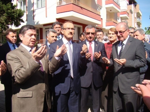 Denizli Valisi Şükrü Kocatepe'nin Annesi Uşak'ta Defnedildi