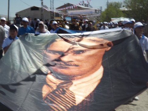 Van Tuşba'da 19 Mayıs Atatürk’ü Anma, Gençlik ve Spor Bayramı Coşkuyla Kutlandı
