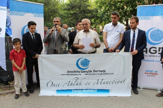 Eskişehir'de AGD Üyeleri, Muhammed Mursi’ye Verilen İdam Cezasını Kınadı