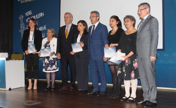 Kocaeli Gebze'de Yerel Yönetimlerin Gençlik Politikaları Üzerine Konferans Düzenlendi