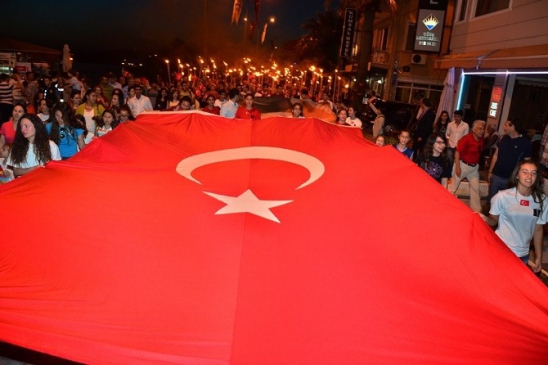 Foça'da 19 Mayıs Şöleni Kapsamında Nev Konseri Düzenlendi