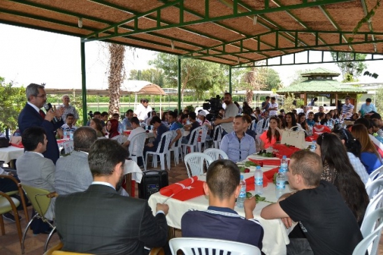 Adana'da Prof. Dr. Necdet Ünüvar, Gençlerle Geleceği Tartıştı