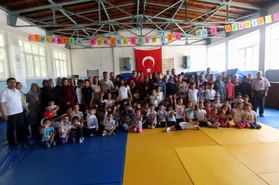 Kilis'te 19 Mayıs Bayramı İçin Düzenlenen Jimnastik Gösterisi Büyük İlgi Gördü