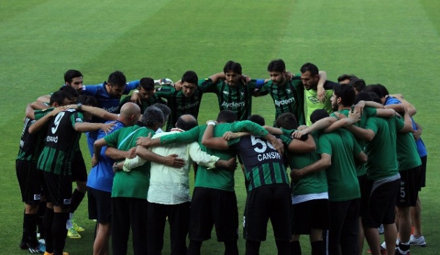 Denizlispor, PTT 1. Lig'de Kalmak İçin Samsunspor'u Mağlup Etmeye Hazırlanıyor