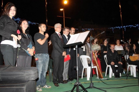 Balıkesir Manyas'ta Gençlik Haftası Kapsamında Halk Konseri Düzenlendi