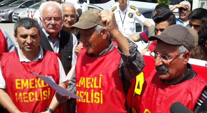 İstanbul'dan Yola Çıkan Emekliler Ankara'da Eylem Gerçekleştirdi