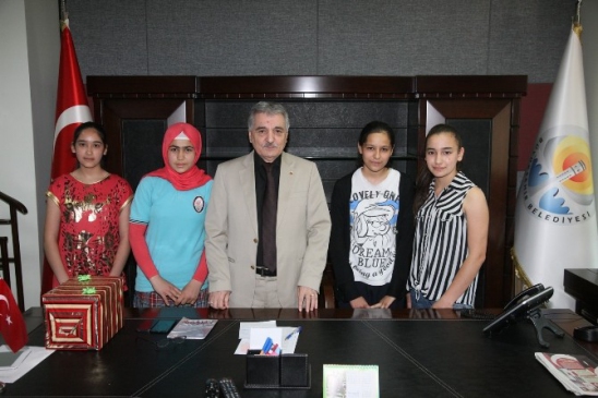 Adana'da TEOG Hazırlık Sınavında Dereceye Giren Öğrencilere Ödüller Verildi