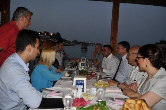 Silifke'de Kardeş Şehir Yevpatoria'dan Gelen Misafirlere Akşam Yemeği Verildi