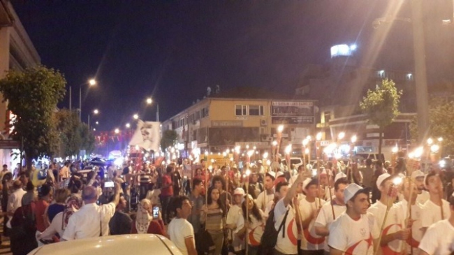 Düzce'de 19 Mayıs İçin Fener Alayı Yürüyüşü Düzenlendi