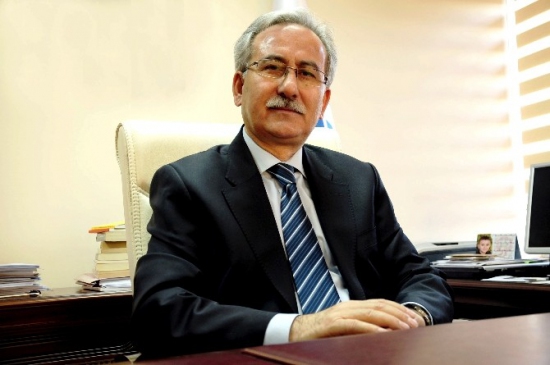 Bartın'da Rektör Kaplan, "Yüzyılın Türk Şairleri Antolojisi"ni Tanıttı