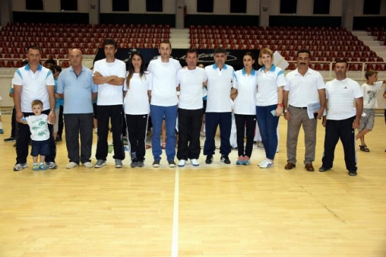 Aliağa'da 2014-2015 Kış Spor Okulları Sezonu Sertifika Töreni ile Kapatıldı