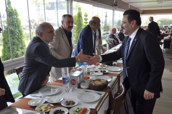 Trabzon'da Başkanlar Muhtarlarla Buluşarak Çalışmaları Paylaştı