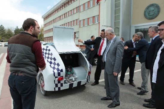 Kocaeli Üniversitesi'nde ATAKAR II Elektrikli Aracının İlk Test Sürüşü Gerçekleştirildi