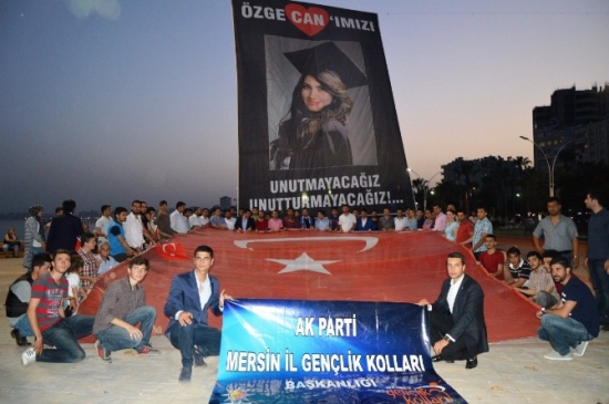 Mersin'de AK Parti Gençlik Kolları, 19 Mayıs İçin Yürüyüş Düzenledi