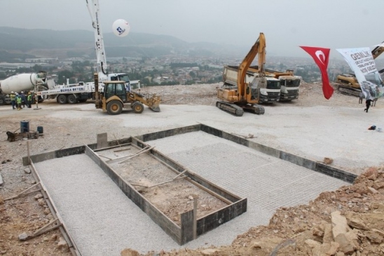 Gemlik'te Sağlık Bakanı Mehmet Müezzinoğlu, 150 yataklı hastanenin temelini attı.