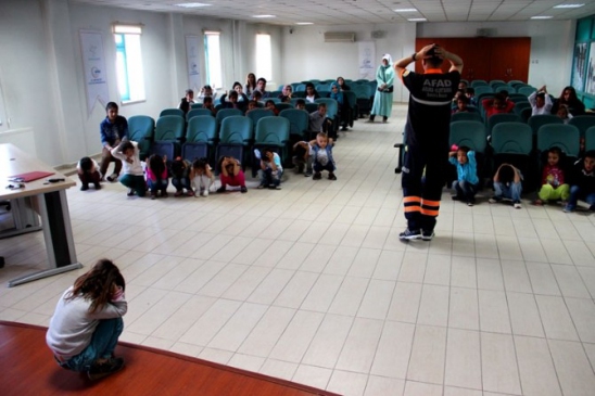 Van'da Öğrenciler AFAD'ı Ziyaret Ederek Afet Eğitimi Aldı