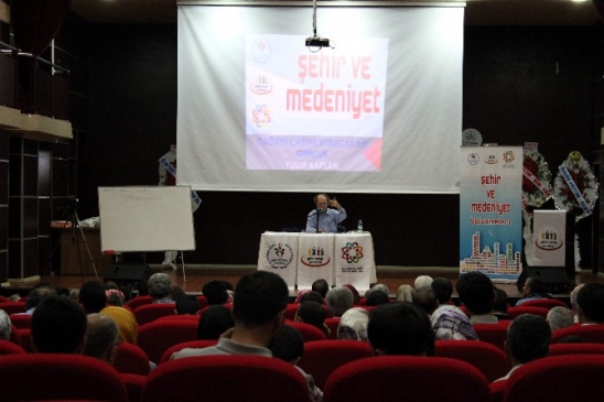 Yazar Yusuf Kaplan, Adıyaman'da Gökkuşağı Derneği Konferansı Düzenledi