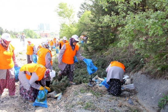 Kastamonu'da Orman Bölge Müdürü ve Basın Mensupları Çöp Topladı