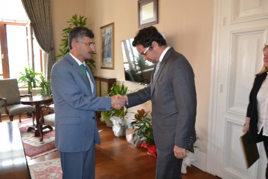 Macaristan İstanbul Başkonsolosu Balazs Hendrich, Manisa Valisi Erdoğan Bektaş'ı Ziyaret Etti