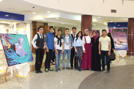 Yakutiye Güzel Sanatlar Lisesi Öğrencileri Palerium AVM'de Resim Sergisi Düzenledi