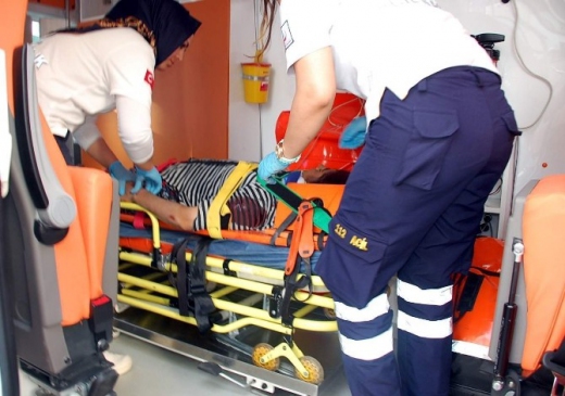 Adıyaman Merkez'de Kamyonetin Çarptığı Yaya Hastaneye Kaldırıldı