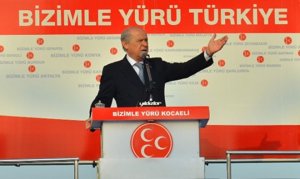 MHP Genel Başkanı Devlet Bahçeli, Kocaeli mitinginde halkla buluştu.