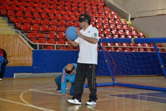 Kocaeli İzmit'te Vali Güzeloğlu, Görme Engellilerle Goalball Oynadı
