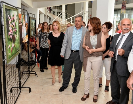 Muratpaşa'da Atatürk Ortaokulu'nda Sergilenen Resim Eserleri Sanatseverlerle Buluştu