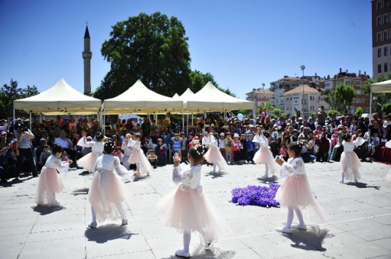Karaman'da Dünya Süt Günü Kutlandı, Etkinlikte Öğrenciler Gösteri Yaptı.