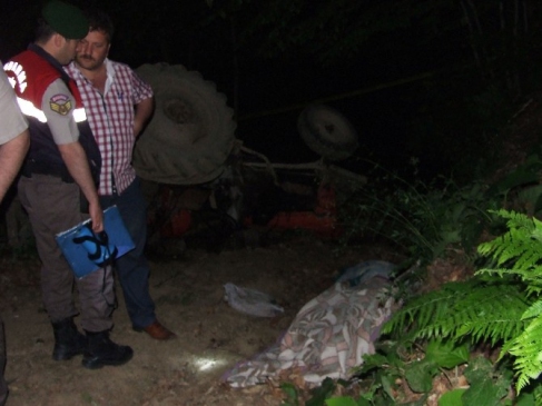 Kocaeli Gölcük'te Devrilen Traktörün Altında Kalan Kişi Hayatını Kaybetti