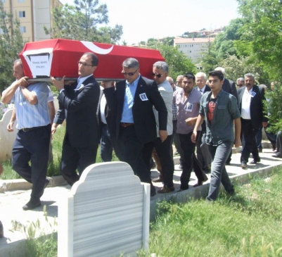 Kırşehir Çiçekdağı'nda Eski Milletvekili Mustafa Aksoy Toprağa Verildi