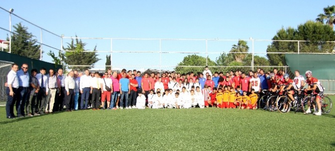 Antalya'da Antalyaspor Kulübü Derneği'nden 100 Sporcu Ziyaret Etti