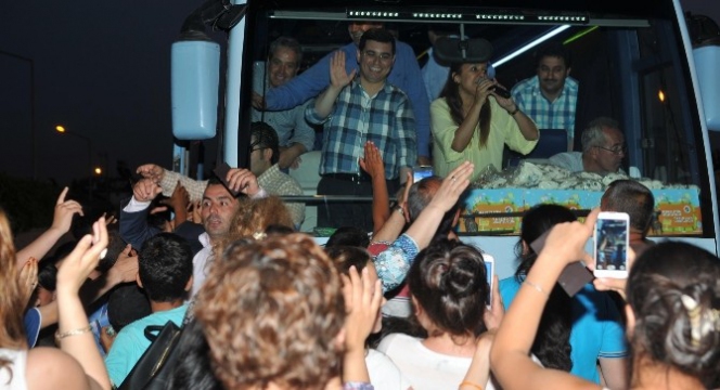 Antalya Kepez'de Gazi Mahallesi'nde Tapu Müjdesi ile Vatandaşlar Sevindirildi