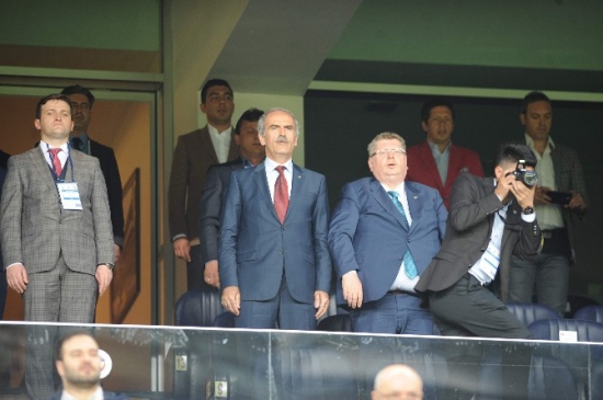 Bursa'da Bursaspor'un Fenerbahçe'yi Eleyerek Finale Yükselmesi Beklentileri Artırdı