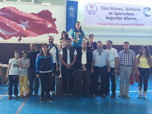 Erzurum'da Gençlik Haftası Kapsamında Badminton Müsabakalarında Cansu Güntekin İkincilik Elde Etti