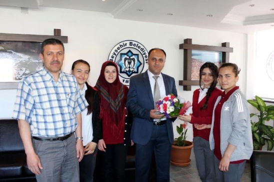 Konya Beyşehir'de Öğrenciler, Başkan Özaltun'a Teşekkür Ziyareti Gerçekleştirdi