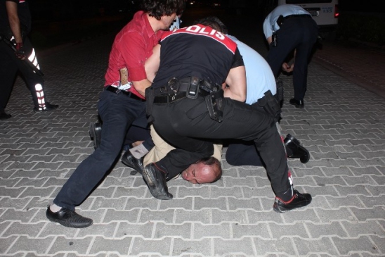 Antalya Kemer'de Alkollü Şahıs Silahlarla Paniğe Neden Oldu