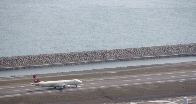 Ordu-Giresun Havaalanı'na İlk Uçak 08.38'de İniş Yaptı