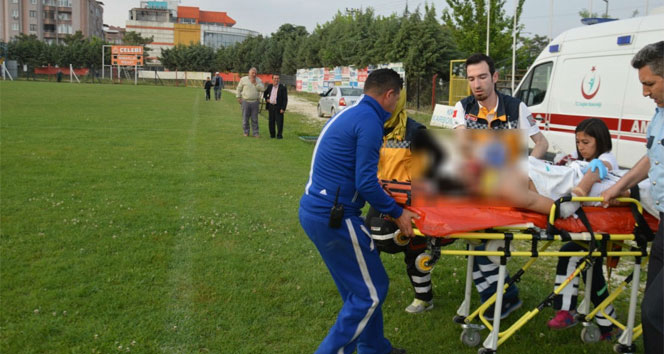 Bursa Orhangazi'de Bisikletle Geçiş Yapan Öğrenci Araç Çarpmasıyla Yaralandı