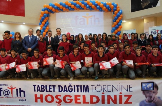Erzurum'da FATİH Projesi Kapsamında 201 Öğrenciye Tablet Bilgisayar Verildi