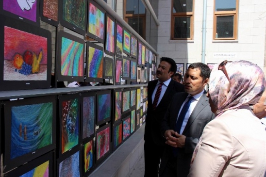 Kayseri'de Fatih Projesi Kapsamında Öğrencilere Tablet Dağıtıldı