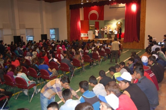 Muş'ta Uyuşturucu Kullanımını Anlatan Tiyatro Gösterimi Gerçekleşti