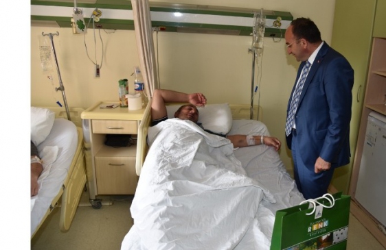 Kartepe'de Belediye Başkanı Üzülmez, Hastaları Ziyaret Etti