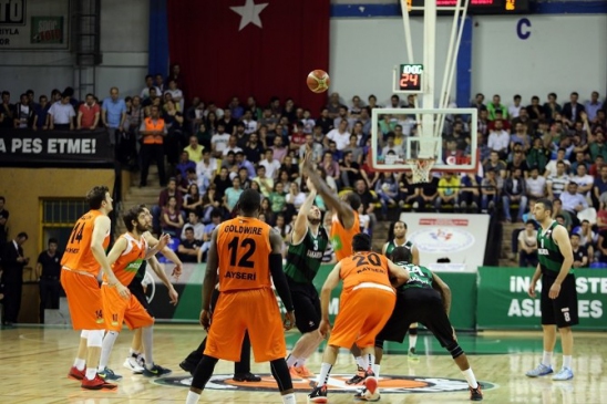 Sakarya Büyükşehir Basketbol Takımı, Mondi Melikşah'ı 66-56 yenerek yarı finale yükseldi