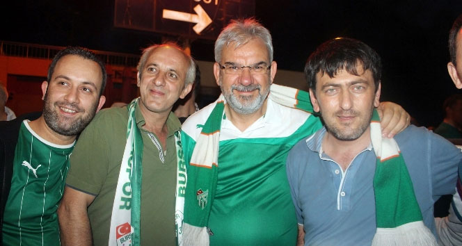 Bursaspor Kulübü Başkanı, Quaresma'nın transfer iddialarını yalanladı.